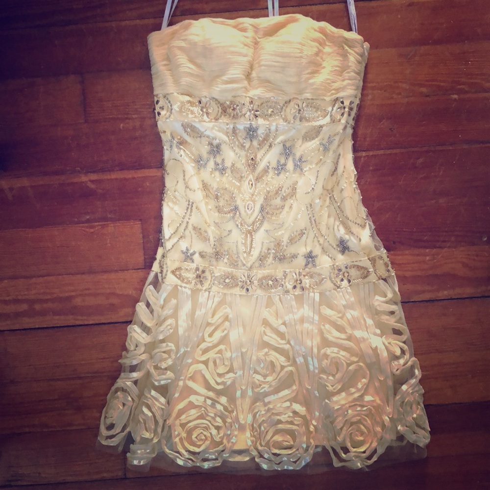 Yellow dress with cute detail worn once